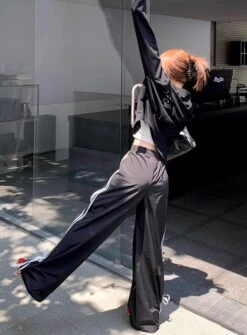 Black Side Bow Stripes Casual Pants | Kazuha - Le Sserafim -Diva s Closet Kazuha Le Sserafim Black Side Bow Stripes Casual Pants 3