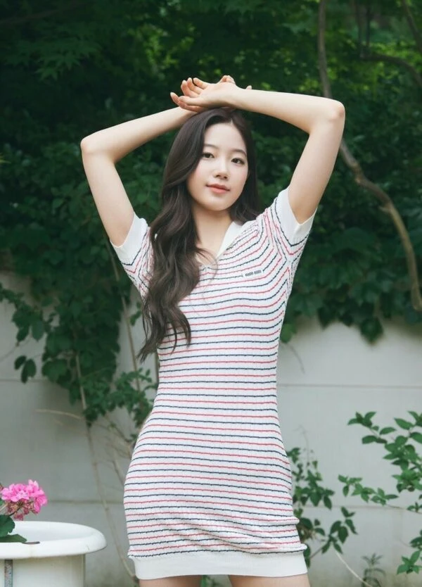 White Collared Stripe Dress | Kazuha - Le Sserafim 17 White Collared Stripe Dress | Kazuha - Le Sserafim - Image 15