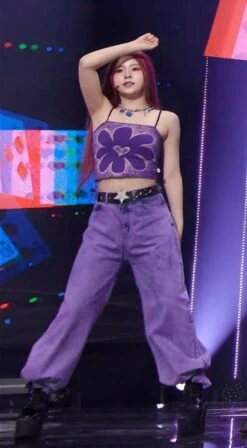 Lilac Loose High Waisted Jeans | Kyujin - NMIXX -Diva s Closet Kyujin NMIXX Lilac Wide Loose High Waisted Jeans 1 600x1088 1