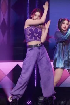 Lilac Loose High Waisted Jeans | Kyujin - NMIXX -Diva s Closet Kyujin NMIXX Lilac Wide Loose High Waisted Jeans 4