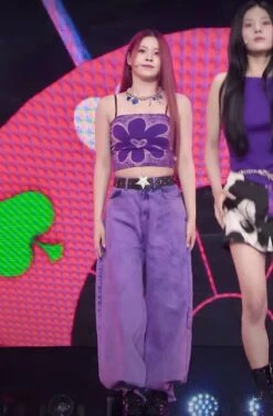 Lilac Loose High Waisted Jeans | Kyujin - NMIXX -Diva s Closet Kyujin NMIXX Lilac Wide Loose High Waisted Jeans 5