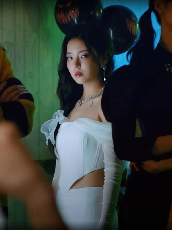 White Mesh Sleeve Corset Top | Lia - ITZY 11 White Mesh Sleeve Corset Top | Lia - ITZY - Image 9