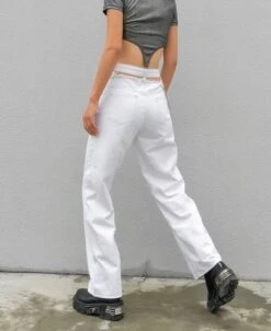 White Jeans With Waist Cut-out | Lisa - BlackPink -Diva s Closet Lisa White Pants With Waist Cut out 7 e1643965750540 600x734 1