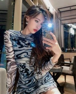 Blue Marble Pattern Slim Dress | Soyeon - (G)I-DLE 28 Blue Marble Pattern Slim Dress | Soyeon - (G)I-DLE -Diva s Closet Marble Pattern Slim Dress Soyeon GI DLE 6 600x746 1