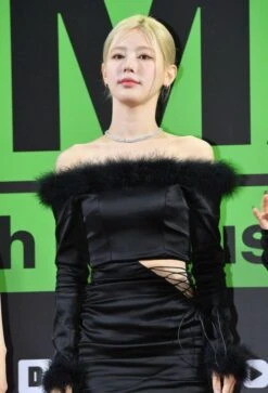 Black Off-Shoulder Side Strapped Dress | Miyeon - (G)I-DLE -Diva s Closet Miyeon Black Off Shoulder Side Strapped Dress Inspiration 3 600x881 1