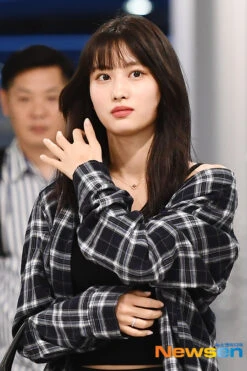 Black Oversized Plaid Shirt | Momo - Twice -Diva s Closet Momo Twice Black Oversized Plaid Shirt 1