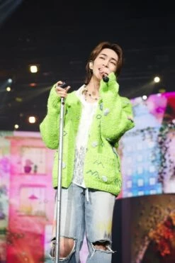 Blue Painted Ripped Jeans | Onew - SHINee -Diva s Closet Onew SHINee Blue Painted Ripped Jeans 1 600x901 1