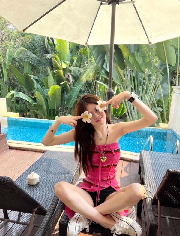 Pink Ruffle Stripes Dress | Wonyoung - IVE 4 Pink Ruffle Stripes Dress | Wonyoung - IVE - Image 2