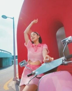 Pink Tones Wave Knitted Skirt | Jihyo – Twice -Diva s Closet Pink Tones Knitted Polo Shirt And Skirt Set Jihyo Twice inspi 1 600x750 1