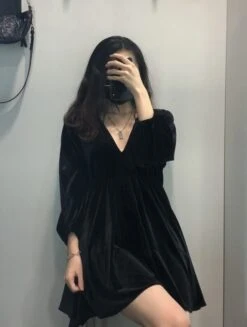 Black Retro Velvet Doll Dress | Rose - BlackPink 9 Black Retro Velvet Doll Dress | Rose - BlackPink -Diva s Closet Rose BlackPink Black Retro Velvet Doll Dress 1 600x794 1