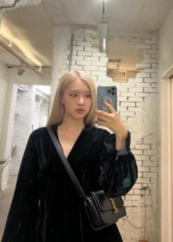 Black Retro Velvet Doll Dress | Rose - BlackPink 11 Black Retro Velvet Doll Dress | Rose - BlackPink -Diva s Closet Rose BlackPink Black Retro Velvet Doll Dress 2 600x838 1