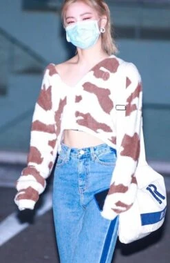 Blue Side Line Denim Jeans | Ryujin - ITZY -Diva s Closet Ryujin ITZY Side Line Blue Denim Jeans 4 e1650158389909 600x925 1