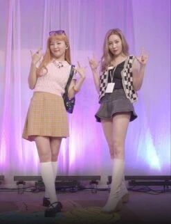 Orange Plaid Pleated Skirt | Seulgi - Red Velvet -Diva s Closet Seulgi Red Velvet Orange Plaid Pleated Skirt 13 600x782 1