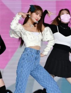 White Lace Puff Sleeve Floral Top | Sihyeon - Everglow -Diva s Closet Sihyeon Everglow White Lace Puff Sleeve Floral Blouse 1