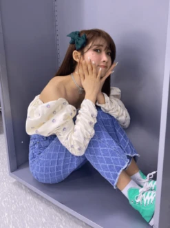 White Lace Puff Sleeve Floral Top | Sihyeon - Everglow -Diva s Closet Sihyeon Everglow White Lace Puff Sleeve Floral Blouse 2