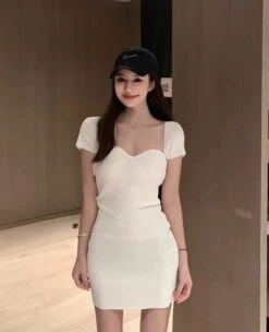 Black Sweetheart Neckline Dress | Solar - Mamamoo 34 Black Sweetheart Neckline Dress | Solar - Mamamoo -Diva s Closet Solar Mamamoo Black Sweetheart Neckline Dress 12 600x739 1