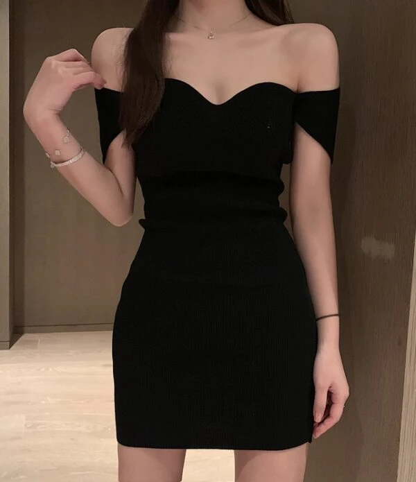 Black Sweetheart Neckline Dress | Solar - Mamamoo 13 Black Sweetheart Neckline Dress | Solar - Mamamoo - Image 11