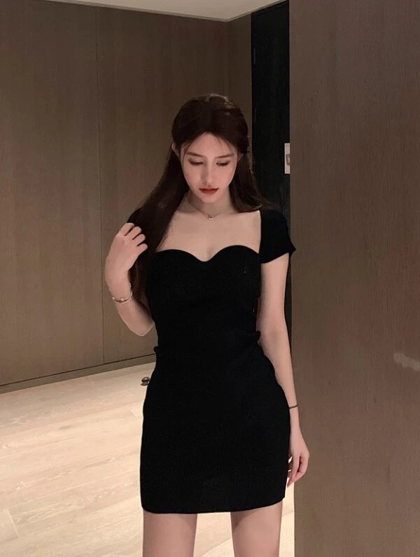 Black Sweetheart Neckline Dress | Solar - Mamamoo 5 Black Sweetheart Neckline Dress | Solar - Mamamoo - Image 3