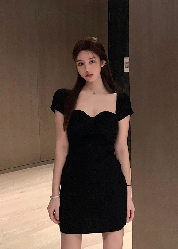 Black Sweetheart Neckline Dress | Solar - Mamamoo 6 Black Sweetheart Neckline Dress | Solar - Mamamoo - Image 4