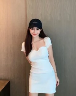 Black Sweetheart Neckline Dress | Solar - Mamamoo 37 Black Sweetheart Neckline Dress | Solar - Mamamoo -Diva s Closet Solar Mamamoo Black Sweetheart Neckline Dress 5 600x756 1