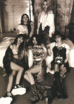 Blue Irregular Ripped Denim Skirt | Soyeon - (G)I-DLE -Diva s Closet Soyeon GI DLE Blue Irregular Ripped Denim Skirt 11 600x845 1