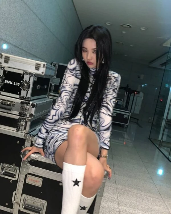 Blue Marble Pattern Slim Dress | Soyeon - (G)I-DLE 19 Blue Marble Pattern Slim Dress | Soyeon - (G)I-DLE - Image 17