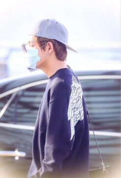 Black Back Wings Sweatshirt | Taehyung - BTS 8 Black Back Wings Sweatshirt | Taehyung - BTS -Diva s Closet Taehyung Back Wings Black Sweater Inspiration 1 e1643810770800