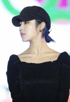 Black Velvet Square Collar Top | Wheein - Mamamoo 20 Black Velvet Square Collar Top | Wheein - Mamamoo -Diva s Closet Wheein Velvety Square Collar Blouse Inspiration 2 e1643203159877