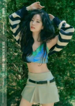 White Center Pleats Skirt | Dahyun - Twice -Diva s Closet White Center Pleats Skirt Dahyun Twice 1 scaled 600x840 1