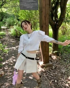 White Center Pleats Skirt | Dahyun - Twice -Diva s Closet White Center Pleats Skirt Dahyun Twice 5 600x751 1