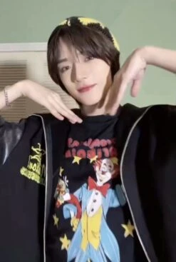 White Clown Print Oversized T-Shirt | Beomgyu - TXT -Diva s Closet White Clown Print Oversized T Shirt Beomgyu TXT idol 2 600x891 1