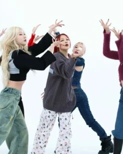 White Dogs And Cats Pattern Multi-Pocket Pants | Siyeon - Dreamcatcher -Diva s Closet White Dogs And Cats Pattern Multi Pocket Pants Siyeon Dreamcatcher Idol 1 scaled 600x750 1