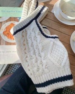 White Knitted Top With Black Linings | Miyeon - (G)I-DLE -Diva s Closet White Knitted Top With Black Linings Miyeon GI DLE 7 600x750 1