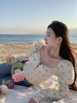 White Lace Puff Sleeve Floral Top | Sihyeon - Everglow -Diva s Closet White Lace Puff Sleeve Floral Top Sihyeon Everglow 1 600x800 1