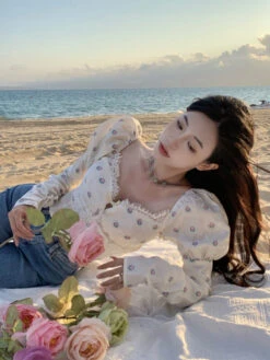 White Lace Puff Sleeve Floral Top | Sihyeon - Everglow -Diva s Closet White Lace Puff Sleeve Floral Top Sihyeon Everglow 10 600x800 1