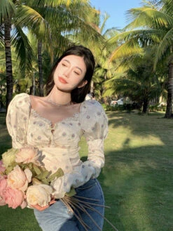 White Lace Puff Sleeve Floral Top | Sihyeon - Everglow -Diva s Closet White Lace Puff Sleeve Floral Top Sihyeon Everglow 5 600x800 1