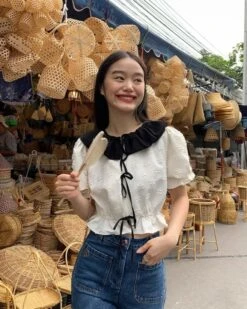 White Puff Sleeves Blouse With Black Collar | Wendy - Red Velvet