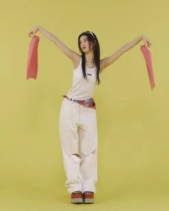 White Ripped Denim Jeans | Danielle - NewJeans -Diva s Closet White Ripped Denim Jeans Danielle NewJeans idol 1 600x750 1