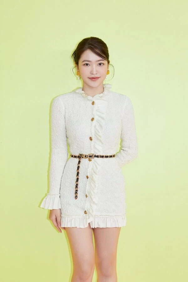 White Texture Ruffles Dress | Yeri - Red Velvet 7 White Texture Ruffles Dress | Yeri - Red Velvet - Image 5