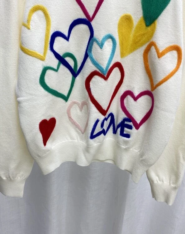White Love Embroidered Sweatshirt | Xiumin - EXO 5 White Love Embroidered Sweatshirt | Xiumin - EXO - Image 3