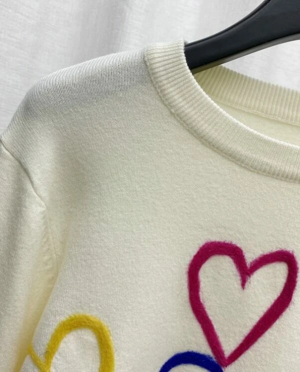 White Love Embroidered Sweatshirt | Xiumin - EXO 7 White Love Embroidered Sweatshirt | Xiumin - EXO - Image 5