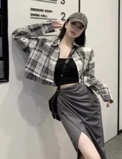 Grey Plaid Cropped Shirt | Yeji - ITZY -Diva s Closet Yeji ITZY Plaid Cropped Shirt 1