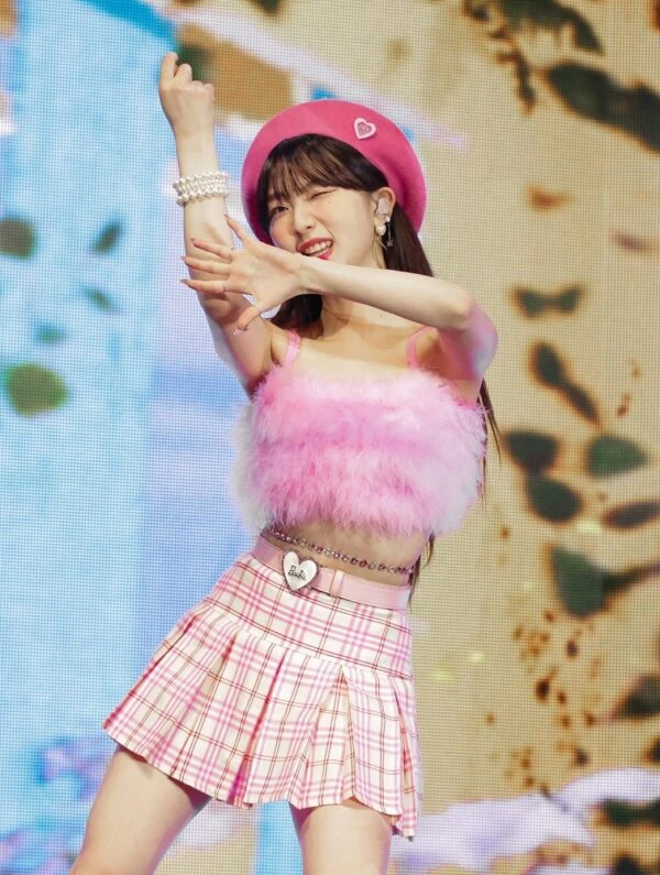 Pink Plush Cropped Top | Yeojin - Loona 10 Pink Plush Cropped Top | Yeojin - Loona - Image 8