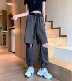 Black Detachable Pants | Yiren - Everglow 26 Black Detachable Pants | Yiren - Everglow -Diva s Closet Yiren Everglow Black Detachable Pants 13 600x676 1