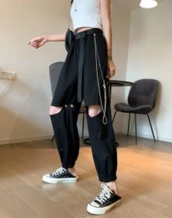 Black Detachable Pants | Yiren - Everglow 22 Black Detachable Pants | Yiren - Everglow -Diva s Closet Yiren Everglow Black Detachable Pants 17 600x760 1