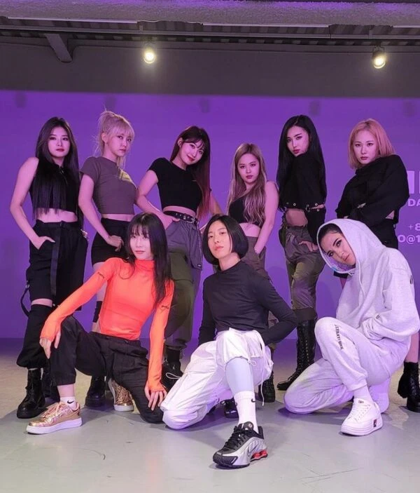 Black Detachable Pants | Yiren - Everglow 19 Black Detachable Pants | Yiren - Everglow - Image 17