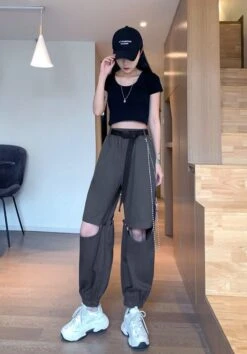 Black Detachable Pants | Yiren - Everglow 27 Black Detachable Pants | Yiren - Everglow -Diva s Closet Yiren Everglow Black Detachable Pants 9