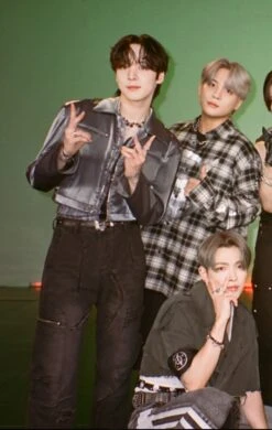 Black Zipper Pocket Distressed Jeans | Yunho - ATEEZ -Diva s Closet Yunho ATEEZ Black Zipper Pocket Distressed Jeans 1