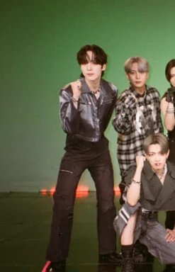 Black Zipper Pocket Distressed Jeans | Yunho - ATEEZ -Diva s Closet Yunho ATEEZ Black Zipper Pocket Distressed Jeans 10