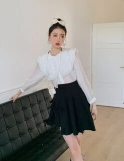 Black Pleated Skirt With Bow Detail | Yuqi - (G)I-DLE -Diva s Closet Yuqi GI DLE Black Pleated Skirt With Bow Detail 7 600x777 1